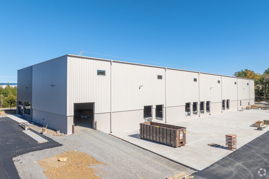 485-495 Research Dr, Pittston Township, PA à louer - Photo principale – Image 1 sur 3