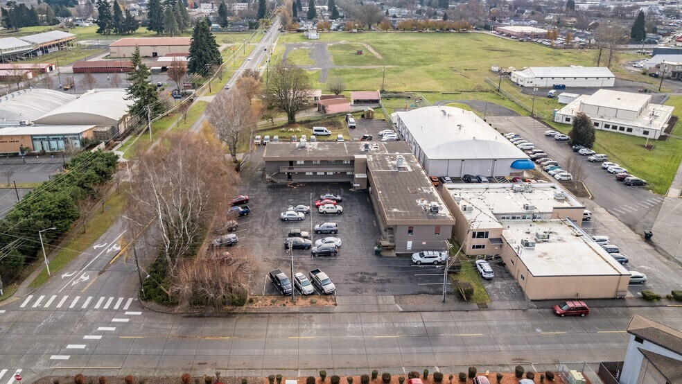 1953 7th Ave, Longview, WA à vendre - Photo de l’immeuble – Image 2 sur 24