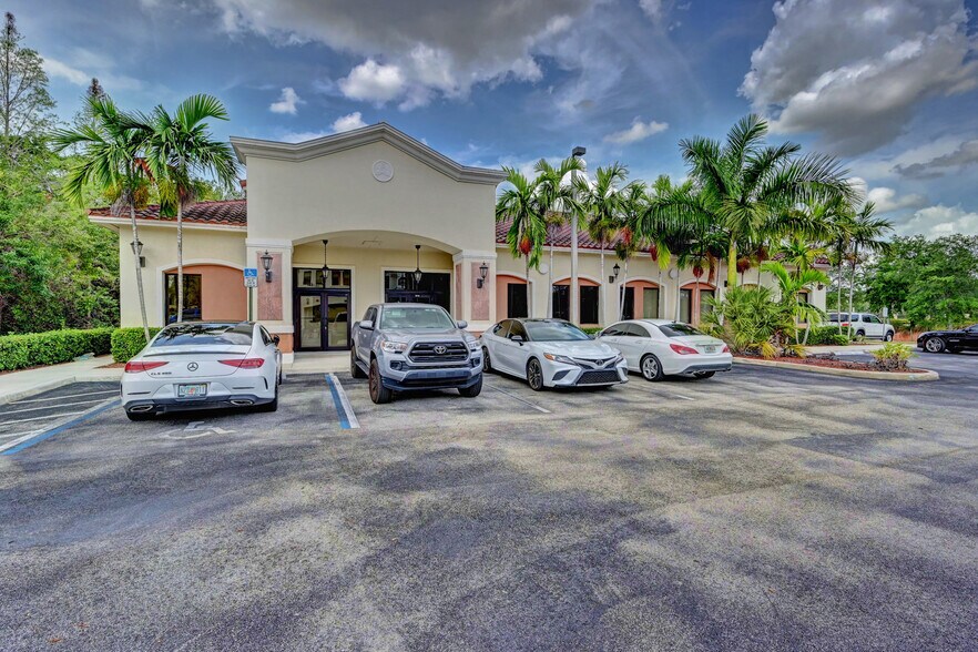 8870 W Oakland Park Blvd, Sunrise, FL à louer - Photo de l’immeuble – Image 3 sur 14