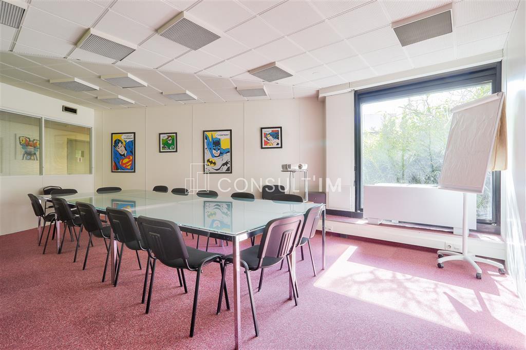 Bureau dans Saint-Cloud à vendre Photo intérieure– Image 1 sur 9
