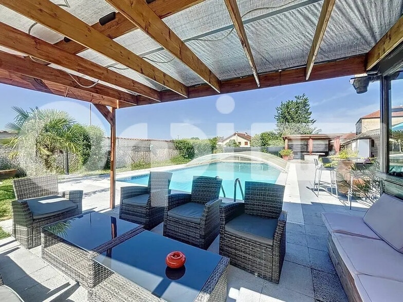 Local commercial dans Villars-les-Dombes à vendre - Photo de l’immeuble – Image 3 sur 10