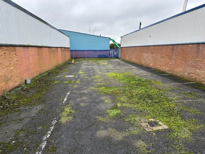 3B Summit Cres, Smethwick à louer - Photo de l’immeuble – Image 3 sur 7