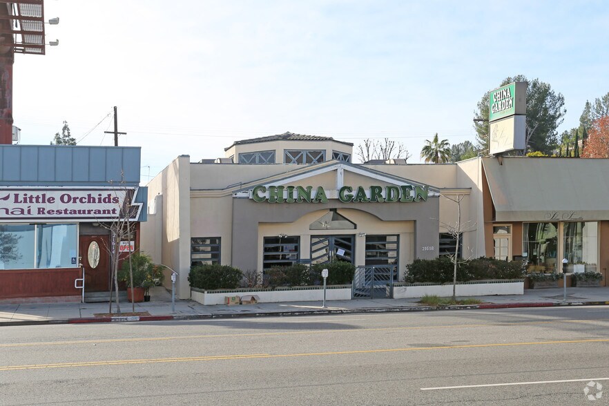 21618 Ventura Blvd, Woodland Hills, CA à louer - Photo principale – Image 1 sur 3