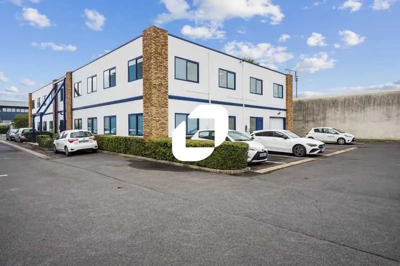 Bureau dans Nozay à louer - Photo de l’immeuble – Image 1 sur 13