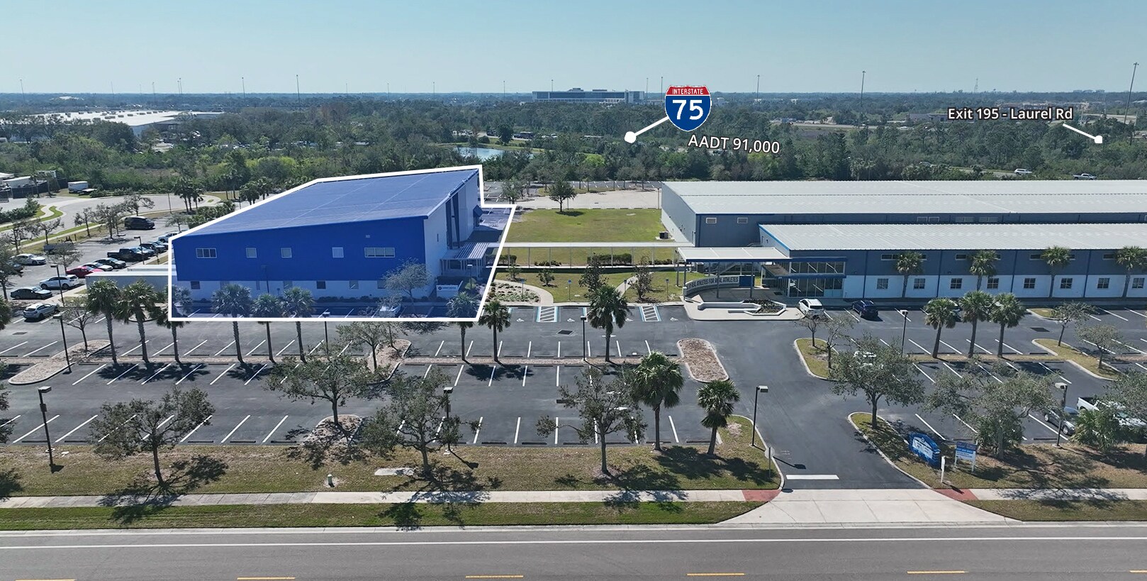 195 Triple Diamond Blvd, North Venice, FL à louer Photo de l’immeuble– Image 1 sur 13