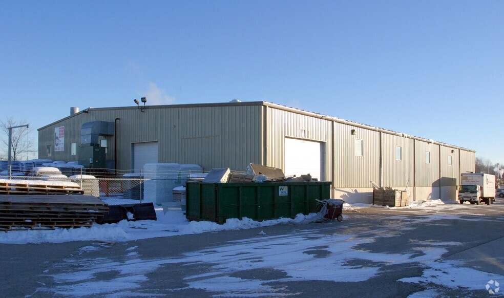 5949 Clay Ave SW, Grand Rapids, MI à louer - Photo de l’immeuble – Image 2 sur 3