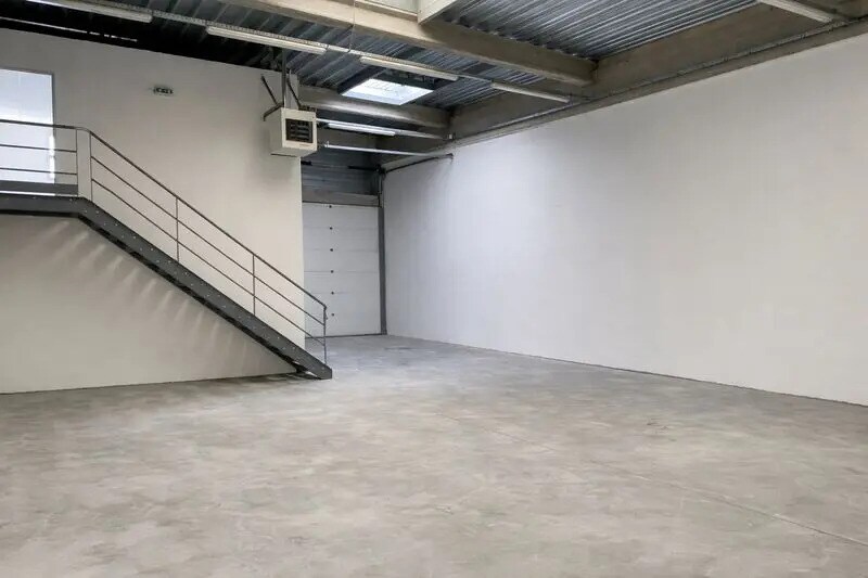 Local d’activités dans Chambly à louer Photo de l’immeuble– Image 1 sur 6