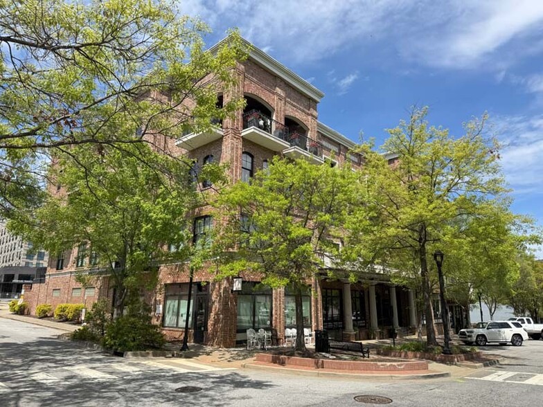 820 S Main St, Greenville, SC à louer - Photo de l’immeuble – Image 2 sur 8