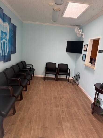 2051 N Fresno St, Fresno, CA à vendre - Photo de l’immeuble – Image 2 sur 6