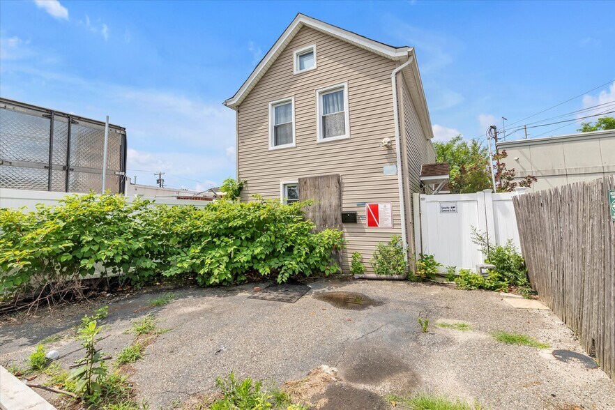 12 Max Ave, Hicksville, NY à vendre - Photo de l’immeuble – Image 2 sur 2