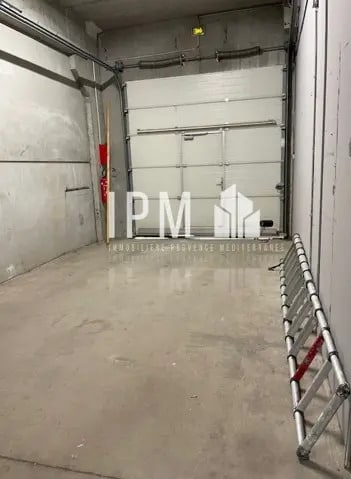 Local d’activités dans Aubagne à louer - Photo intérieure – Image 2 sur 13