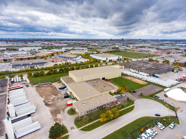5 Copper Rd, Brampton, ON à louer - Photo de l’immeuble – Image 3 sur 17