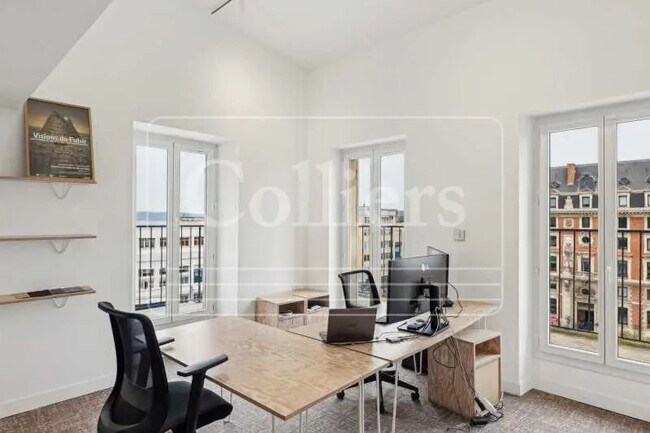 Plus de détails pour 11-13 Place De La Joliette, Marseille - Bureau à louer