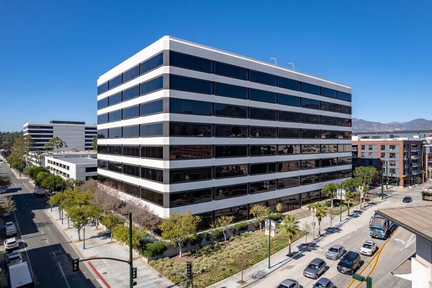 75 N Fair Oaks Ave, Pasadena, CA à louer - Photo de l’immeuble – Image 1 sur 5