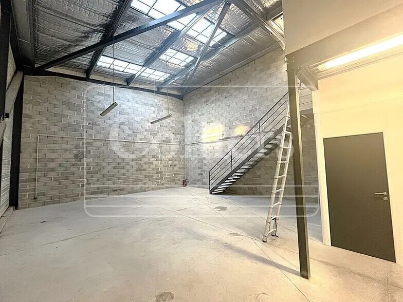 Local d’activités dans Gémenos à louer - Photo intérieure – Image 1 sur 5