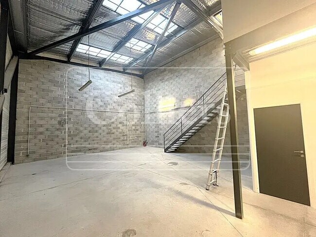 Plus de détails pour Bureau, Local d'activités à louer