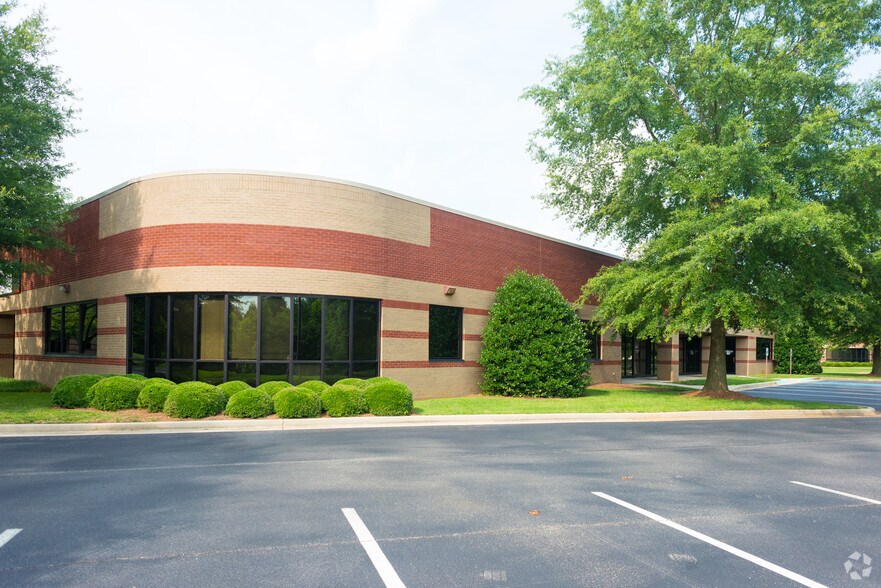 7067 Old Madison Pike NW, Huntsville, AL à louer - Photo de l’immeuble – Image 3 sur 9