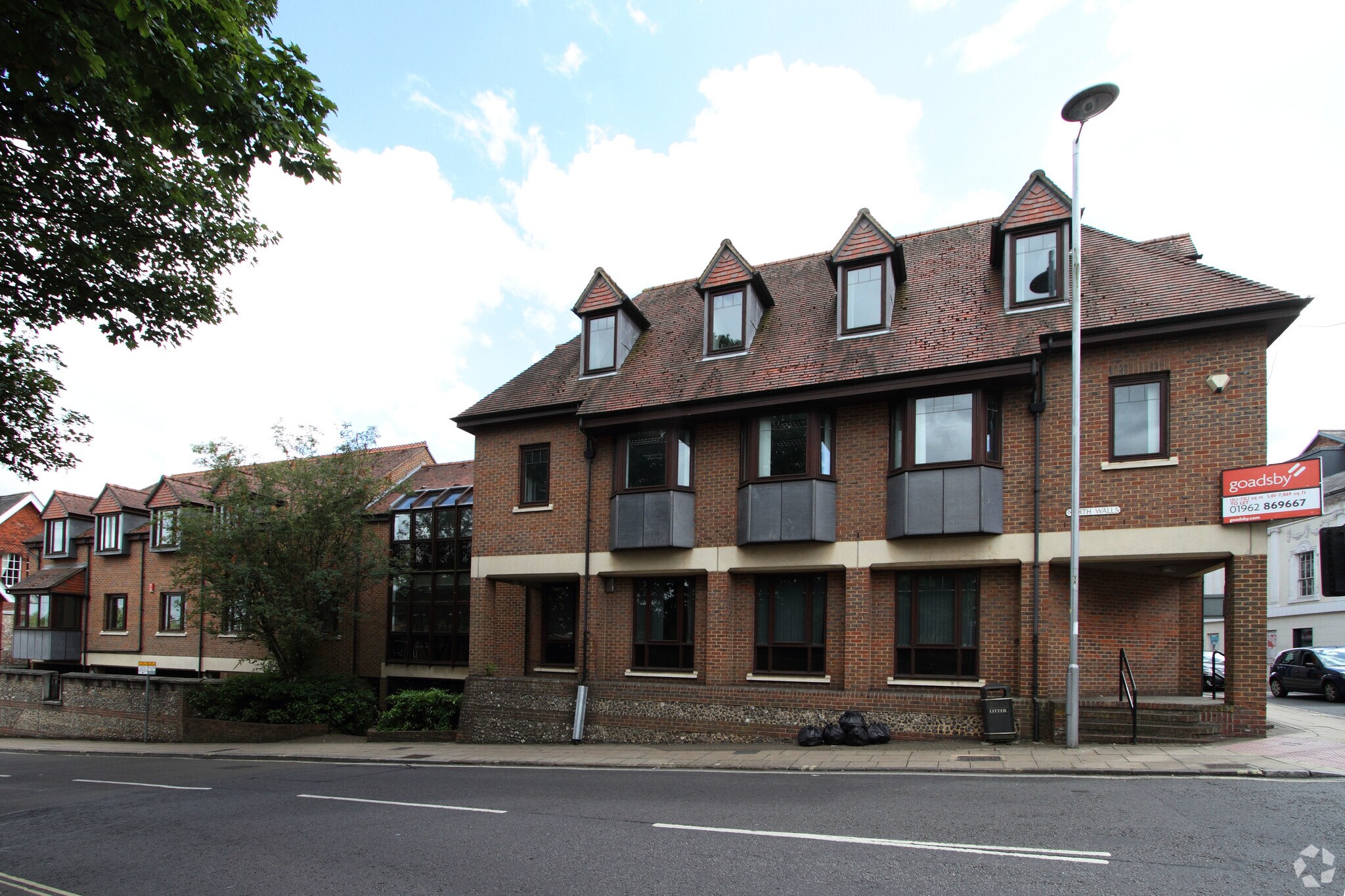 1-2 Crown Walk, Winchester à louer Photo de l’immeuble– Image 1 sur 1