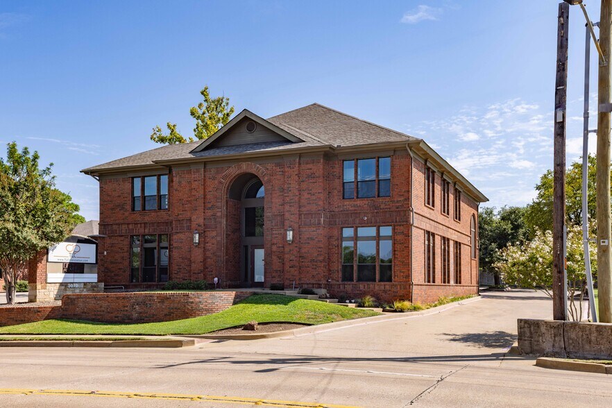3010 W Park Row Dr, Pantego, TX à vendre - Photo de l’immeuble – Image 1 sur 13