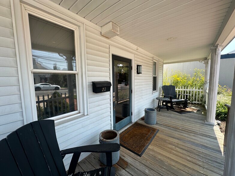23 Belle Meade Ave, Smithtown, NY à louer - Photo de l’immeuble – Image 2 sur 16
