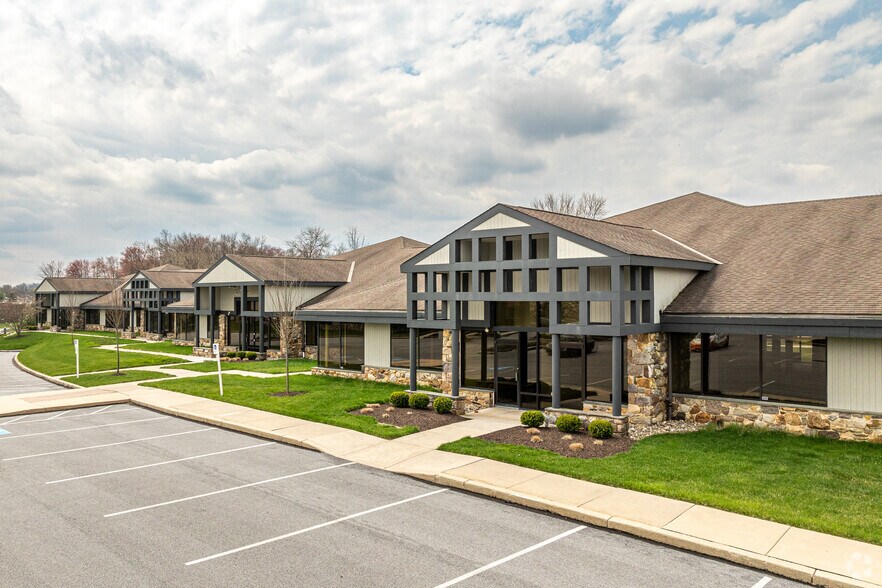 180 Sheree Blvd, Exton, PA à louer - Photo principale – Image 1 sur 5