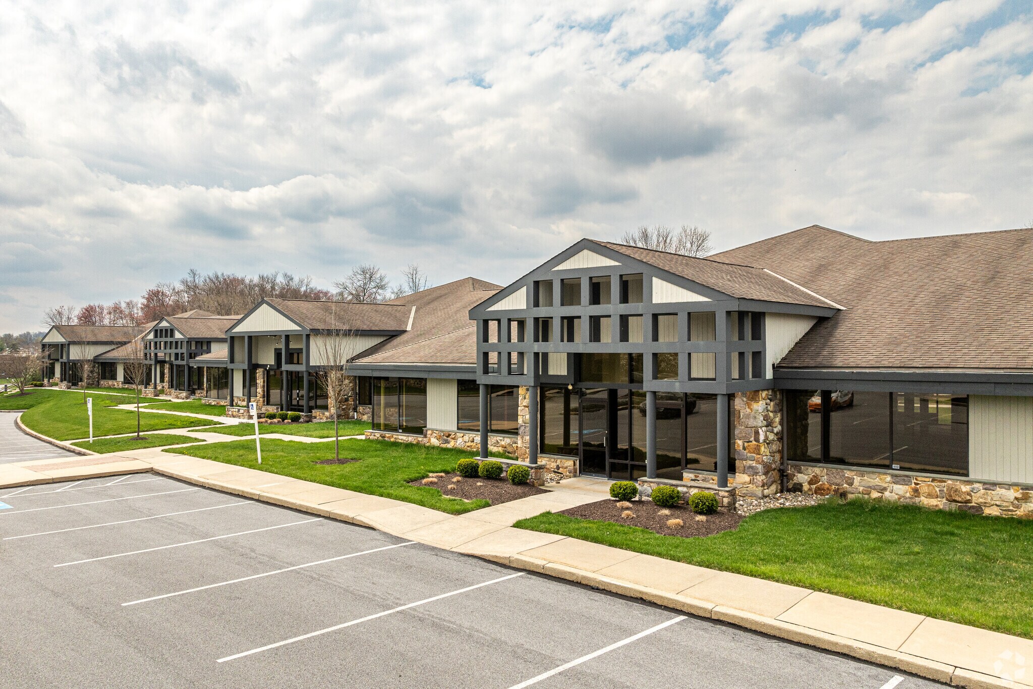 180 Sheree Blvd, Exton, PA à louer Photo principale– Image 1 sur 6