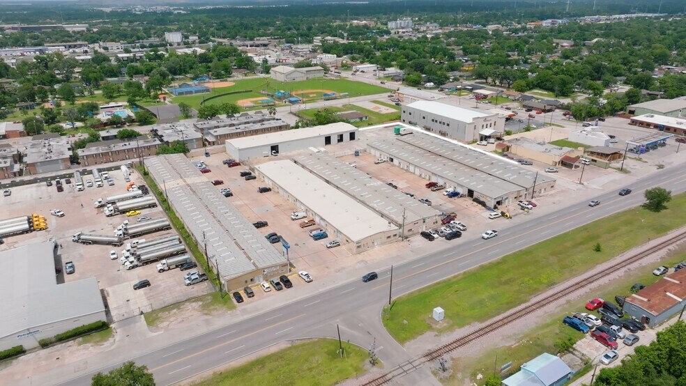 10205 Market St, Jacinto City, TX à louer - Vidéo sur l’annonce professionnelle – Image 2 sur 9