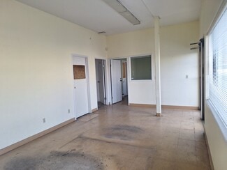 Plus de détails pour 690 Comox Rd, Nanaimo, BC - Industriel/Logistique à louer