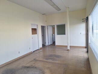 Plus de détails pour 690 Comox Rd, Nanaimo, BC - Industriel/Logistique à louer