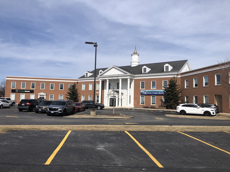 1851 W Galena Blvd, Aurora, IL à louer - Photo de l’immeuble – Image 1 sur 3