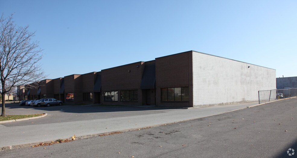 292 Walker Dr, Brampton, ON à louer - Photo de l’immeuble – Image 2 sur 3
