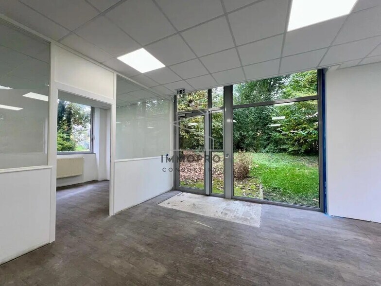 Bureau dans Saint-Martin-du-Vivier à louer - Photo de l’immeuble – Image 1 sur 6