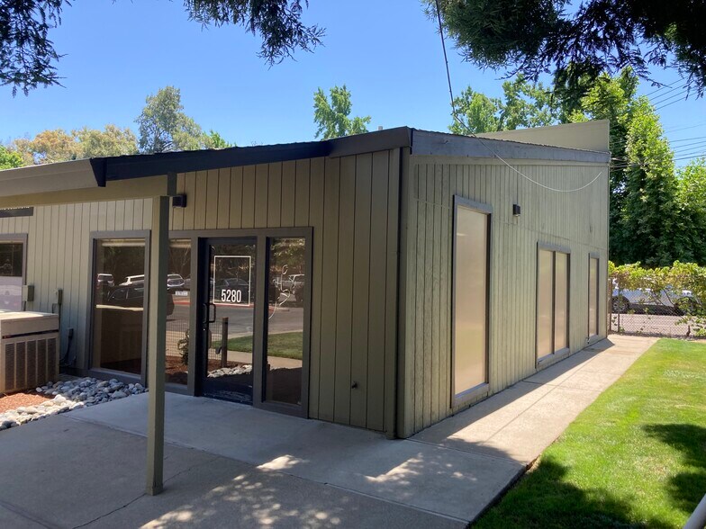 5280-5290 Elvas Ave, Sacramento, CA à louer - Photo de l’immeuble – Image 1 sur 5