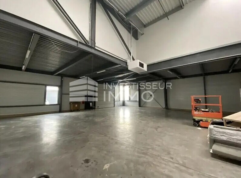 Local d’activités dans Villeneuve-la-Garenne à louer - Photo intérieure – Image 3 sur 7