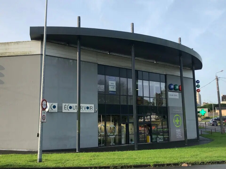 Bureaux/Local commercial dans Lesneven à louer Photo principale– Image 1 sur 4