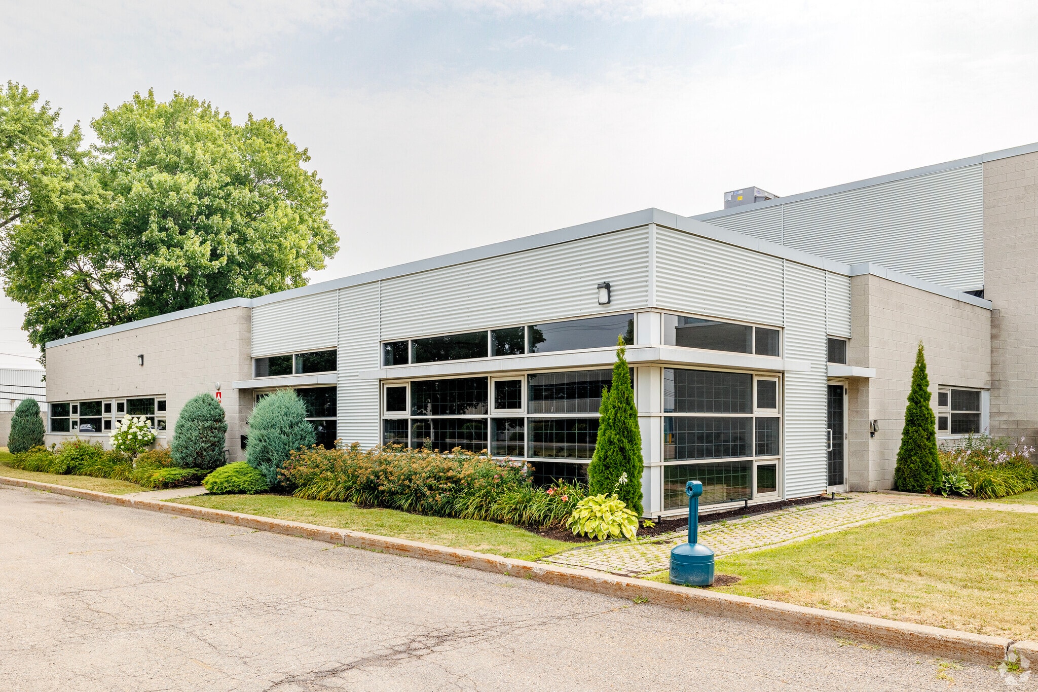 4500 Ch Bois-Franc, Montréal, QC à vendre Photo principale– Image 1 sur 6