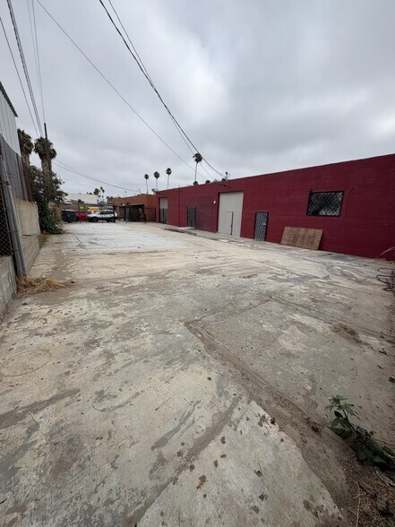 13413 S Broadway, Los Angeles, CA à vendre - Photo de l’immeuble – Image 3 sur 7