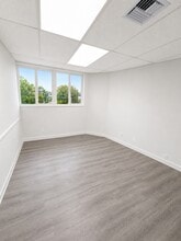 10835-10841 Santa Monica Blvd, Los Angeles, CA à louer Photo intérieure– Image 1 sur 3