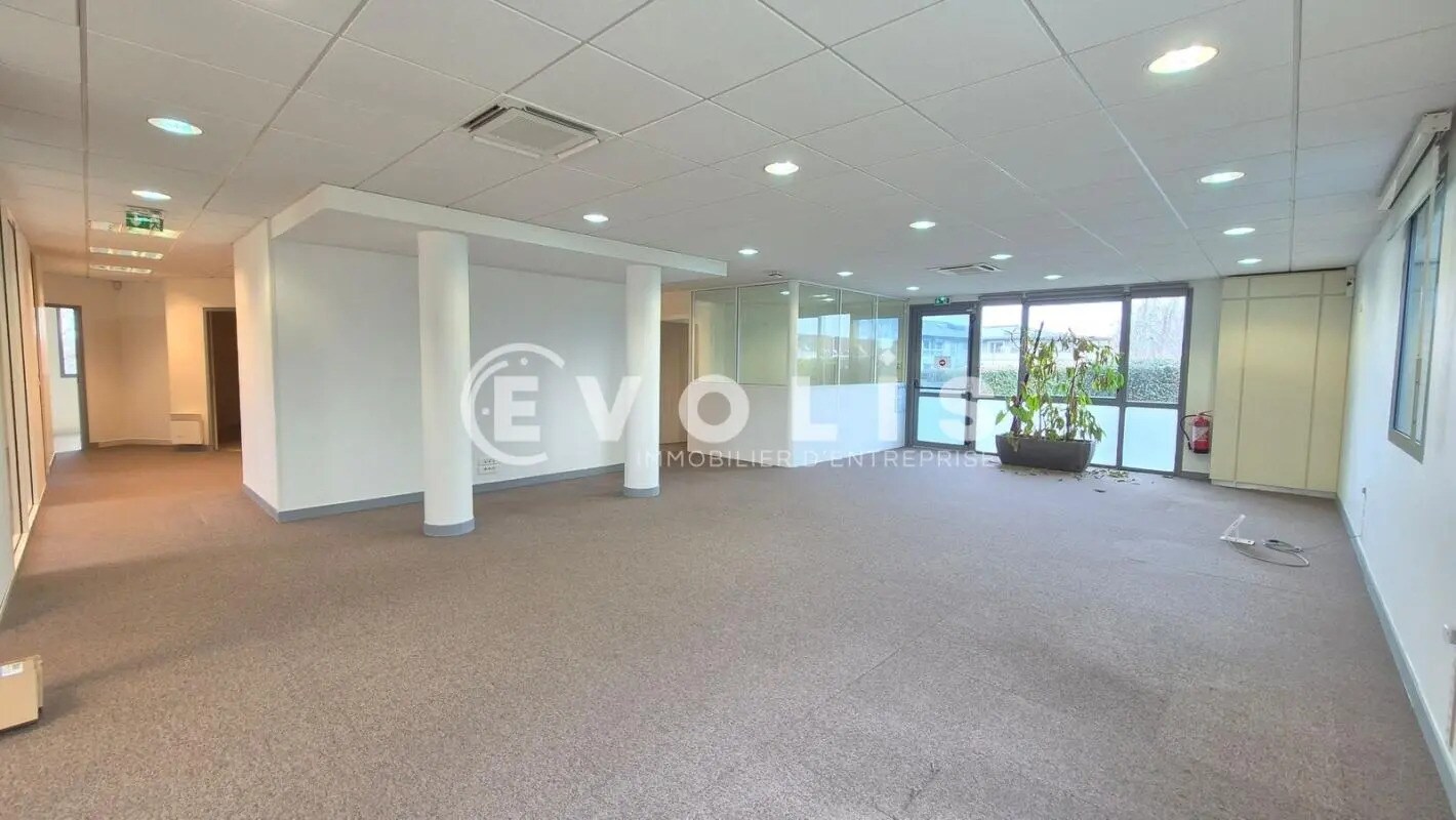 Bureau dans Magny-le-Hongre à louer Photo intérieure– Image 1 sur 17