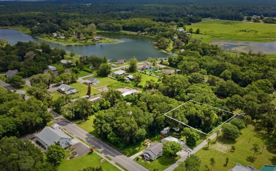 S Lakeview Dr, Lake Helen, FL à vendre - Photo de l’immeuble – Image 2 sur 33