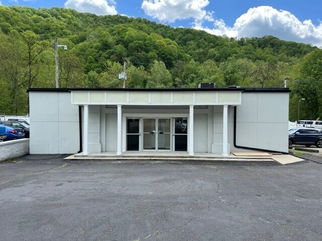 504 Main Ave, Logan, WV à louer Photo de l’immeuble– Image 1 sur 10