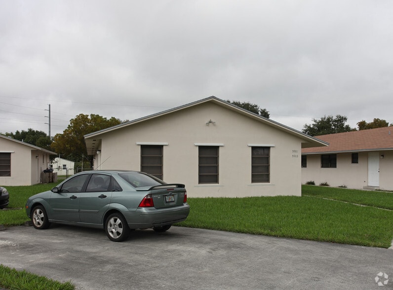 5901-5903 Tyler St, Hollywood, FL à vendre - Photo de l’immeuble – Image 2 sur 2