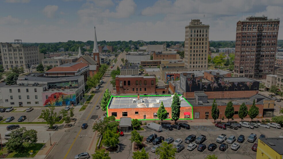 132-134 W Cortland Ave, Jackson, MI à louer - Photo de l’immeuble – Image 3 sur 10