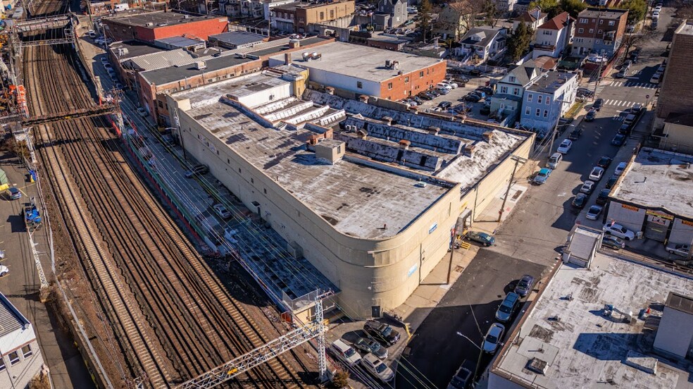 555 E 242nd St, Bronx, NY à louer - Photo de l’immeuble – Image 3 sur 5