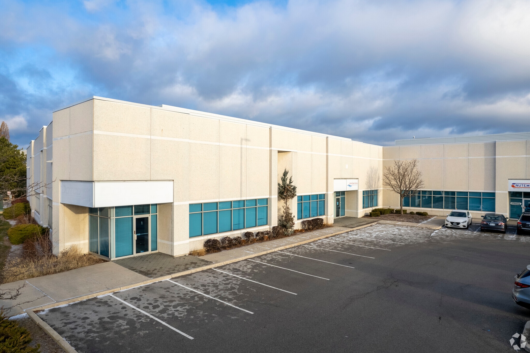 3535 Laird Rd, Mississauga, ON à louer Photo principale– Image 1 sur 6