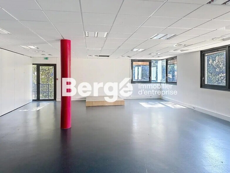 Bureau dans Mougins à louer - Photo de l’immeuble – Image 2 sur 23