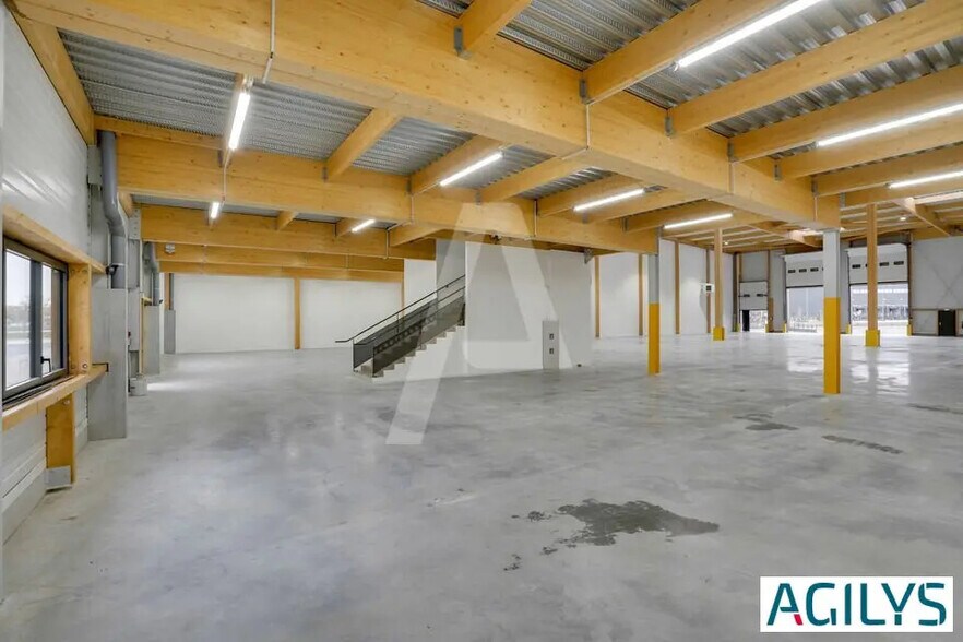 Industriel/Logistique dans Brie-Comte-Robert à louer - Photo de l’immeuble – Image 1 sur 8