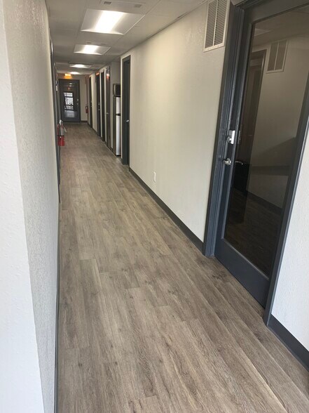 801 E Abram St, Arlington, TX à louer - Photo de l’immeuble – Image 3 sur 15