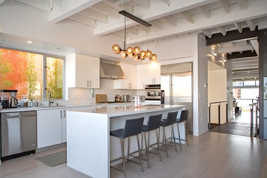 2128 Narcissus Ct, Venice, CA à louer - Photo intérieure – Image 2 sur 12