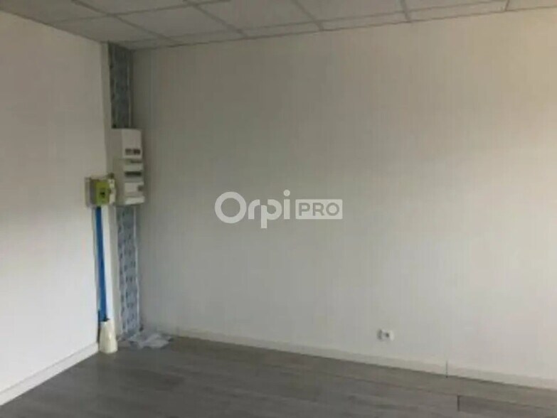Bureau dans Canéjan à louer - Photo de l’immeuble – Image 3 sur 6